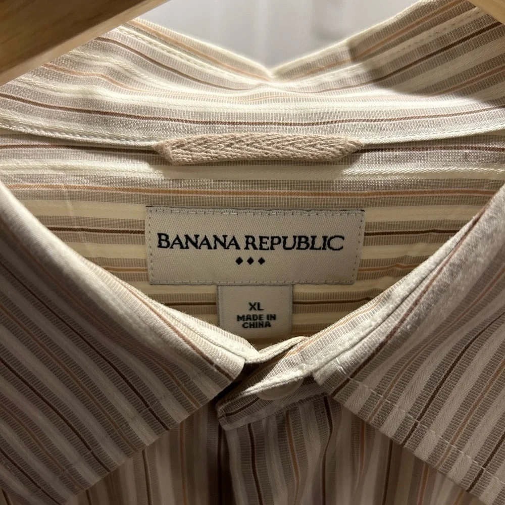 Banana Republic men’s button down shirt